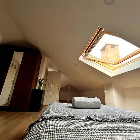 홈스테이 Loft For 4 People *